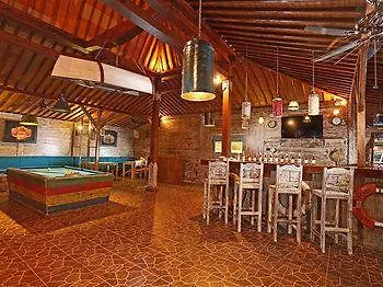 De Sapphire Cliff Resort