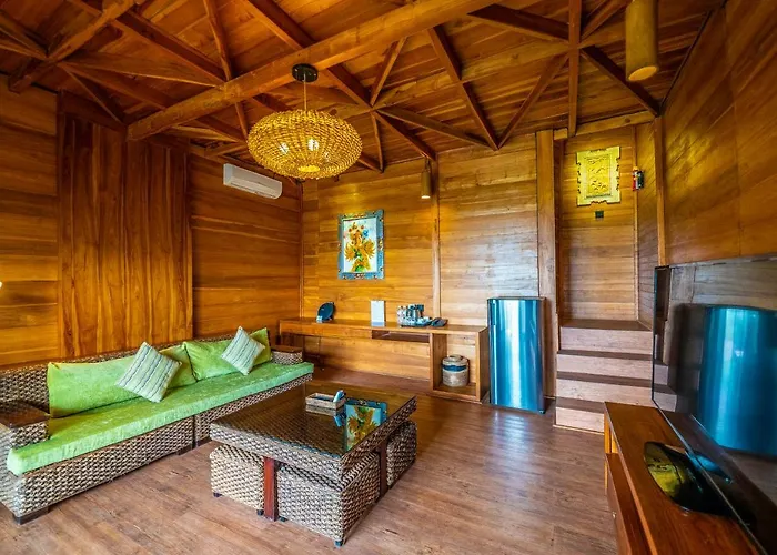 De Sapphire Cliff Resort