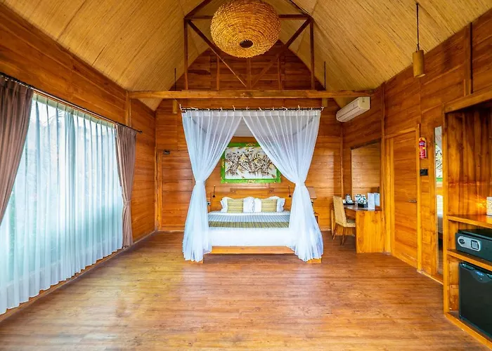 De Sapphire Cliff Resort