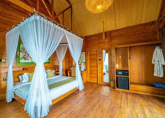 De Sapphire Cliff Resort 3*