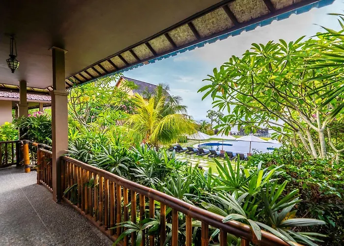 De Sapphire Cliff Resort